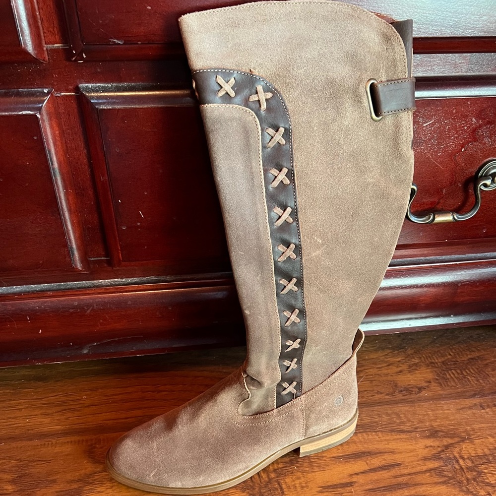 Born tall boot. Never worn! Size 7